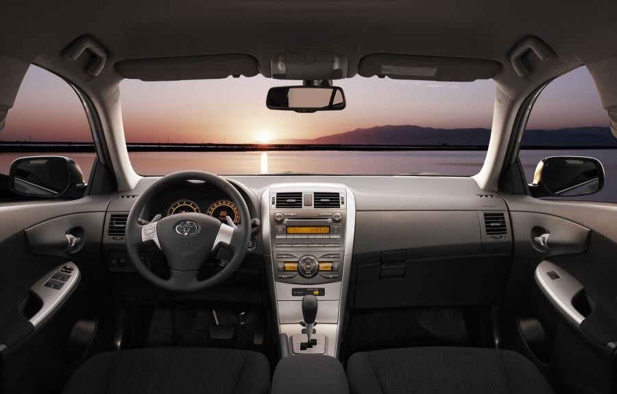 Торпедо Toyota Corolla 2007 года  (EU) (фото 24 из 38)